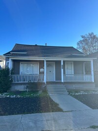 Building Photo - Cute Northside Bungalow