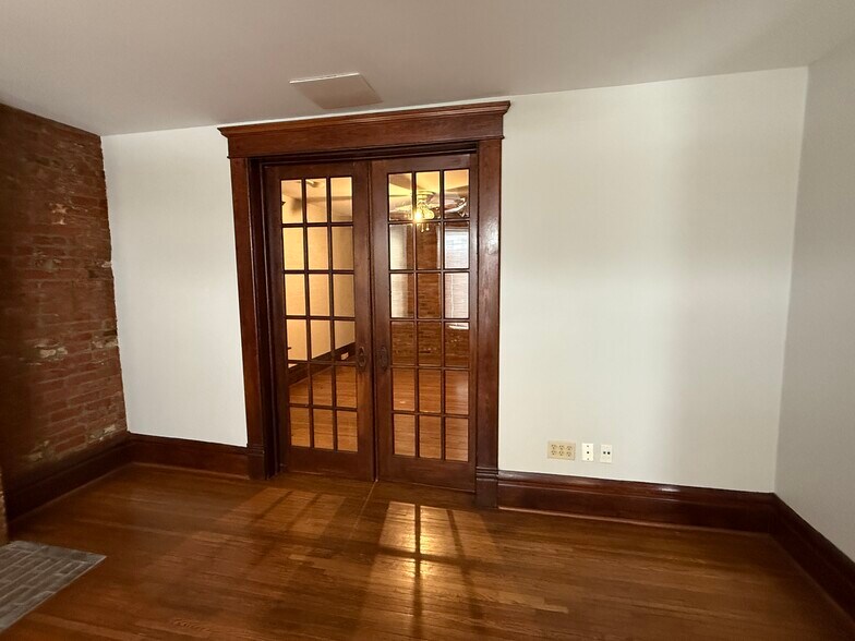 Building Photo - 1360 S High St