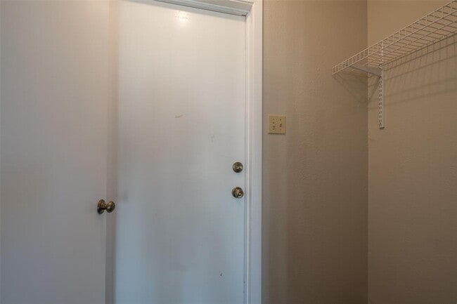 Building Photo - 601 Osage Dr