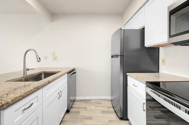 Building Photo - 6910 Hart Ln