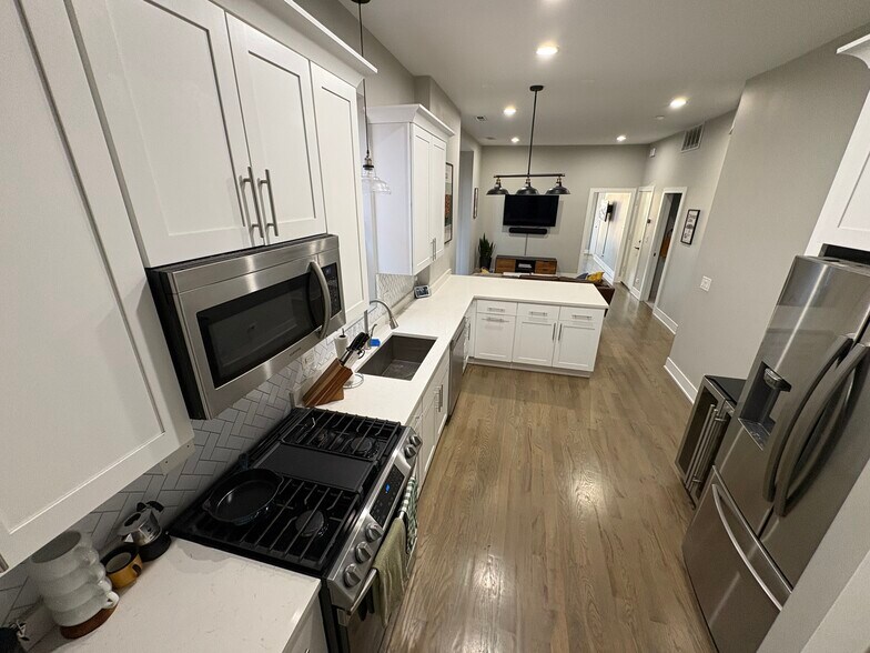 Building Photo - 1933 W Ohio St