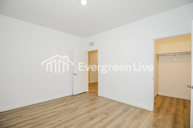 Building Photo - 301 Ravello St