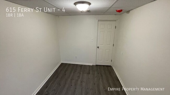 Building Photo - 3rd Floor-1 Bedroom/ 1 Bathroom Apartment ...