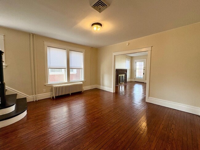 Building Photo - 616 N Front St