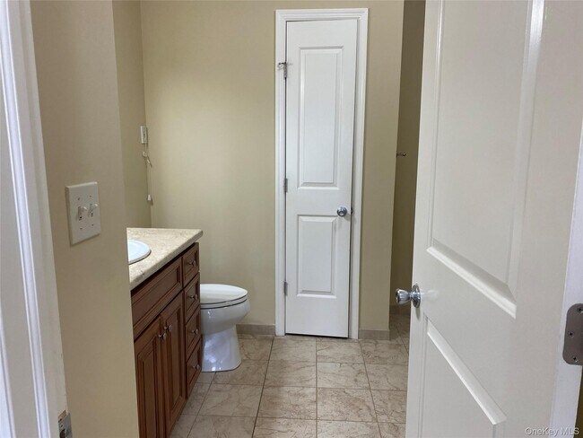 Building Photo - 11 Nicole Ct