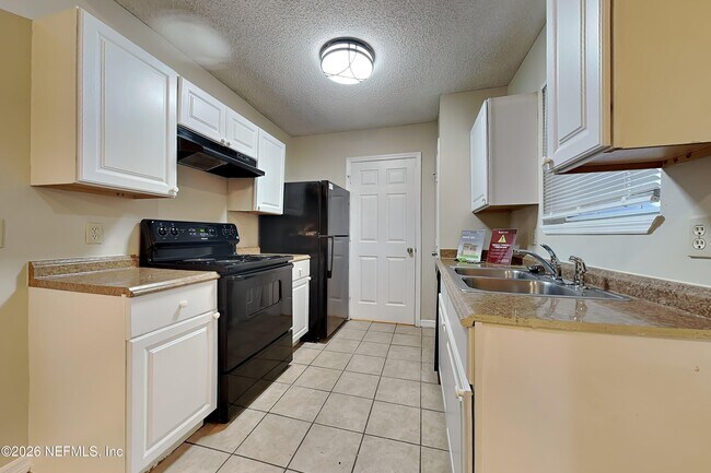 Building Photo - 11332 Island Shore Dr W