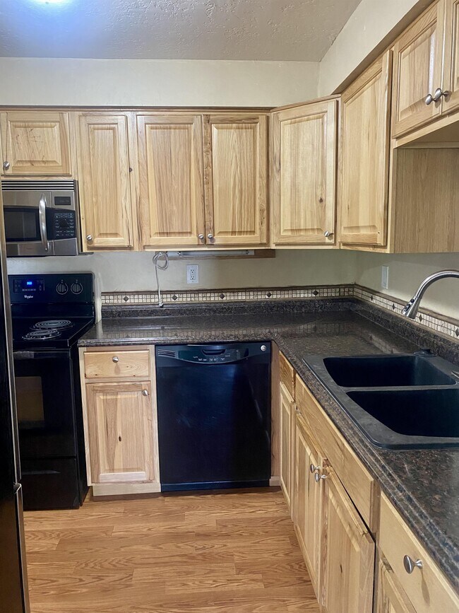 Building Photo - 1541 Marilyn Cir