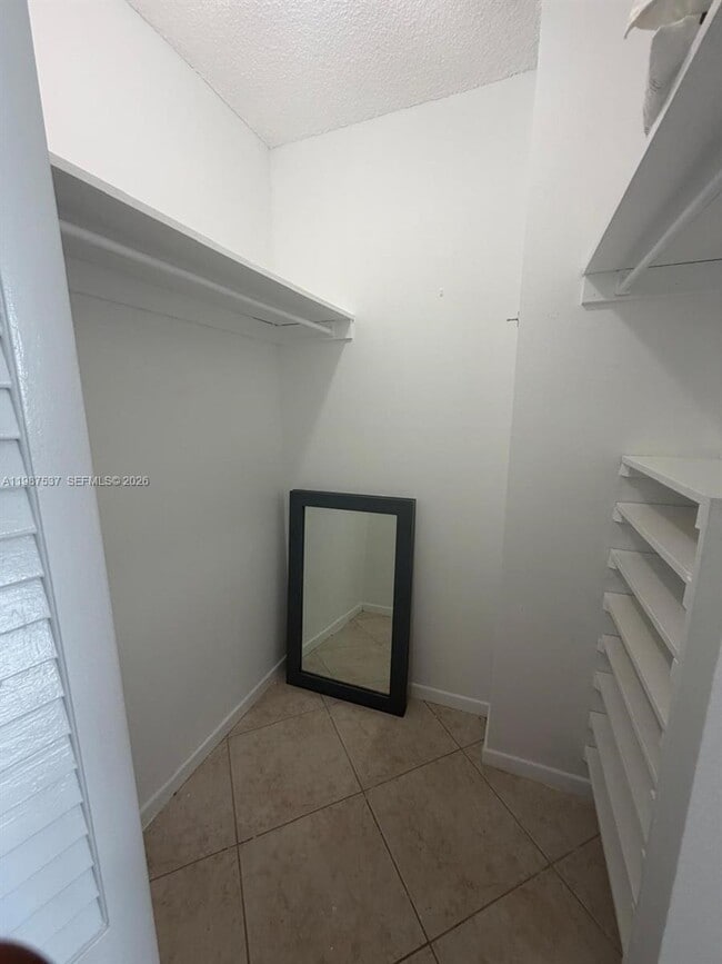Building Photo - 300 Bayview Dr