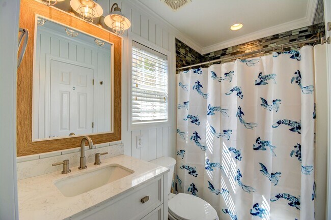 Building Photo - Oceanfront- Pet Friendly- Fully Furnished-...