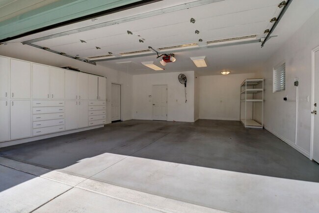 Building Photo - Incredible Home with Lake Views!