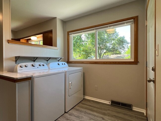 Building Photo - Newly Remodeled 3 Bed 1 Bath Home in Derby!!