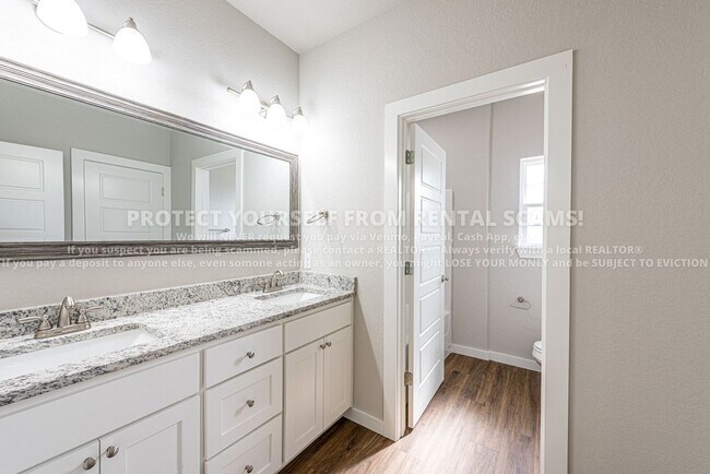Building Photo - 3102 SW Garrison Ln