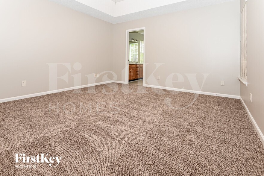 Building Photo - 3235 Leicester Dr