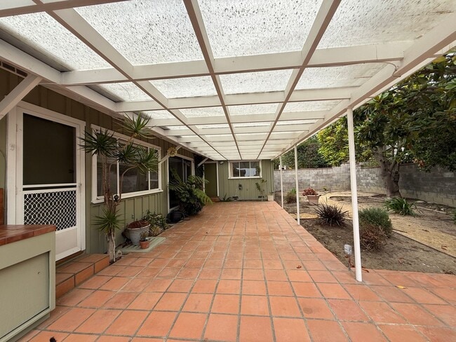 Building Photo - 1950's Ranch Style Home Above Ventura College