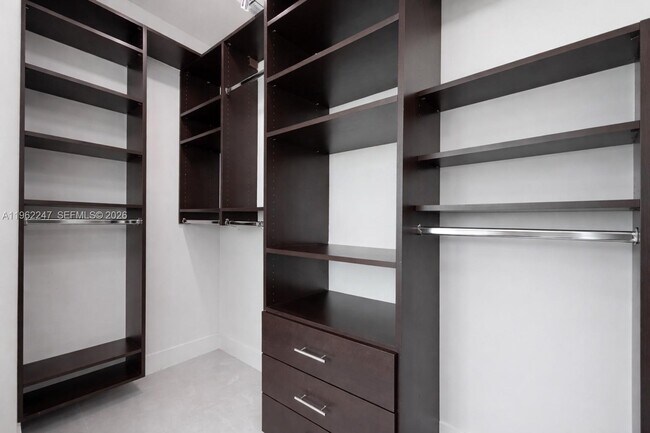 Building Photo - 2525 SW 3rd Ave