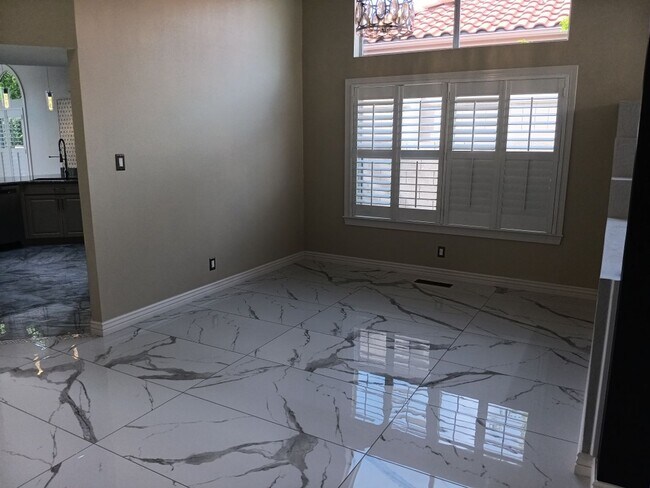 Building Photo - 3 Bedroom, 2 Bathroom Home! Schedule a Showing Soon!