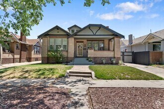 Building Photo - Amazing Home Near Sloan's Lake