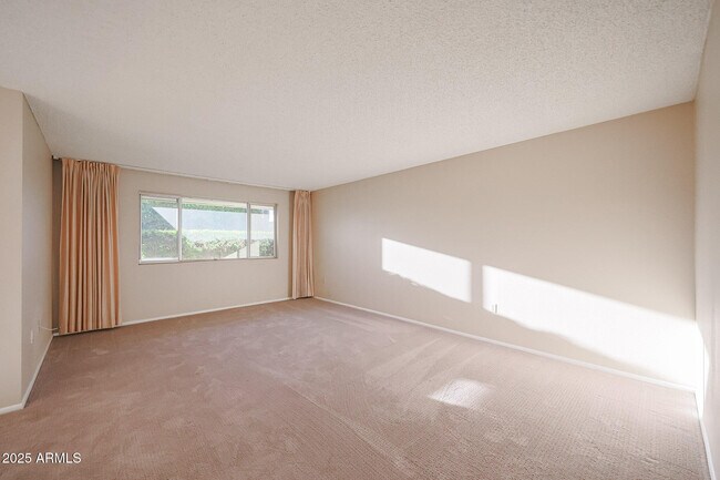 Building Photo - 10832 W Saratoga Cir