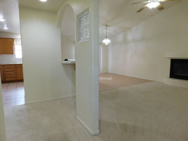 Building Photo - Spacious in Shadowbrook Sub-division