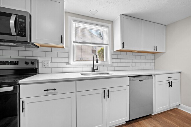 Building Photo - 805 McCausland St