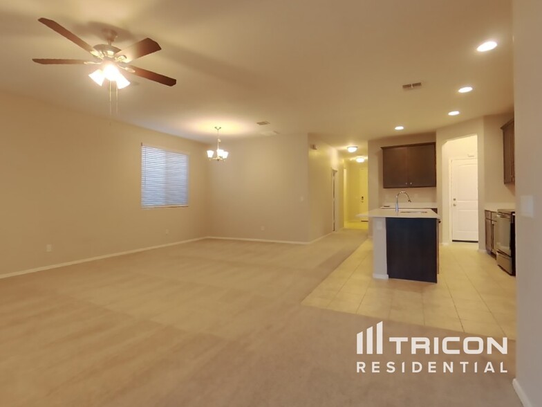 Building Photo - 17762 Via Luna Dr