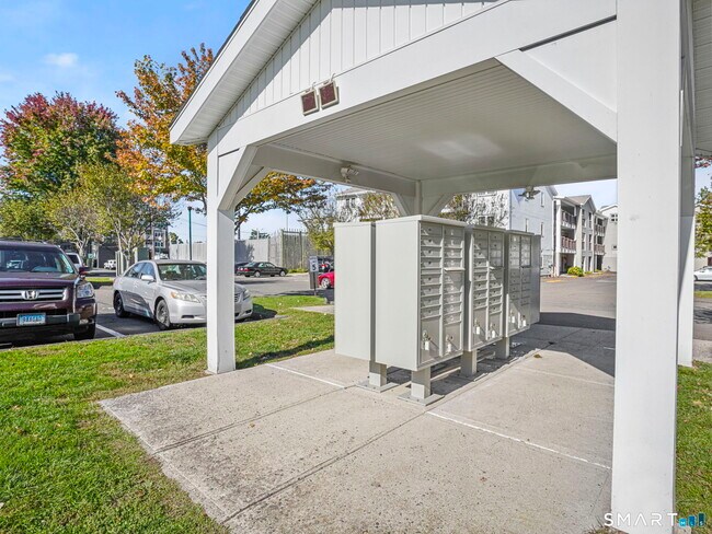 Building Photo - 3250 Fairfield Ave