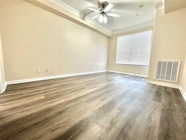 Building Photo - 6611 W Sam Houston Pkwy S