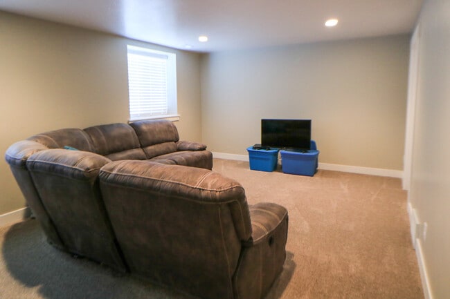 Building Photo - Beautiful 4 bed 3.5 bath townhome in Aspen...