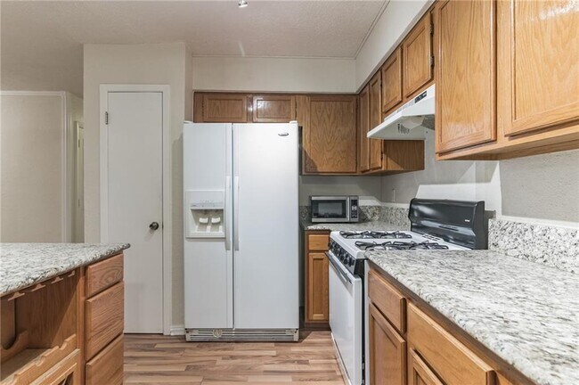 Building Photo - 4908 Hawkhaven Ln