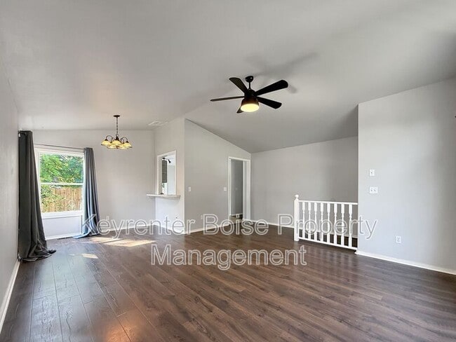 Building Photo - 105 N Chaparal St