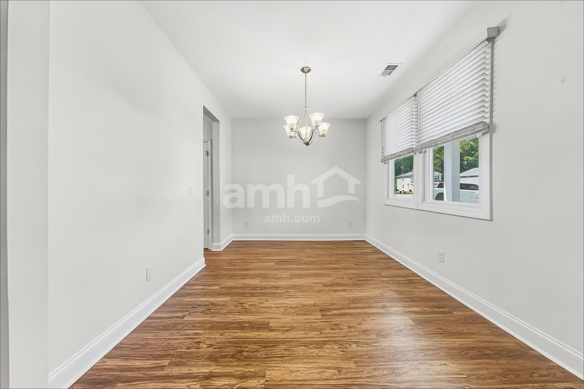 Building Photo - 118 Thatchet Dr