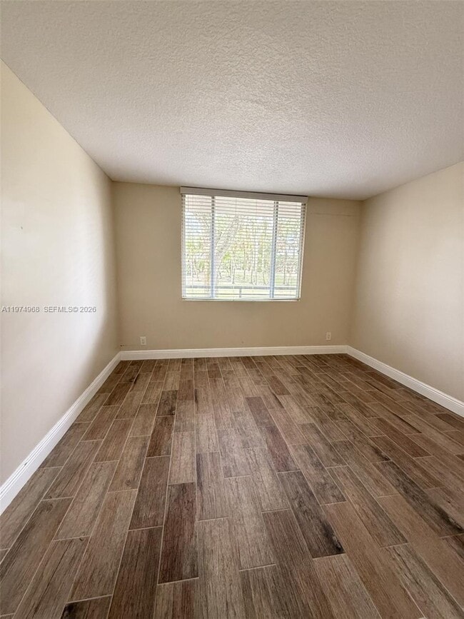 Building Photo - 811 Lyons Rd