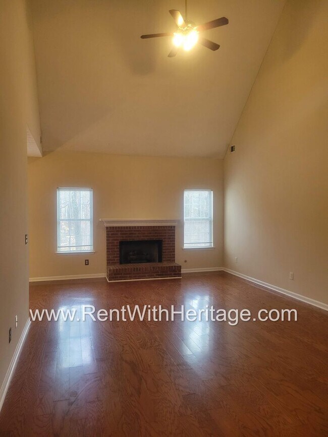 Building Photo - WOW!!...GORGEOUS HOME/HARDWOOD FLOORS/ UPGRADES GALLORE / SWIM - TENNIS