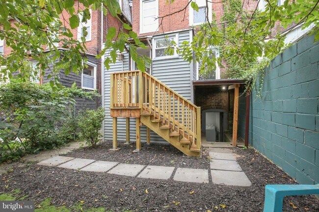 Building Photo - 4947 Catharine St