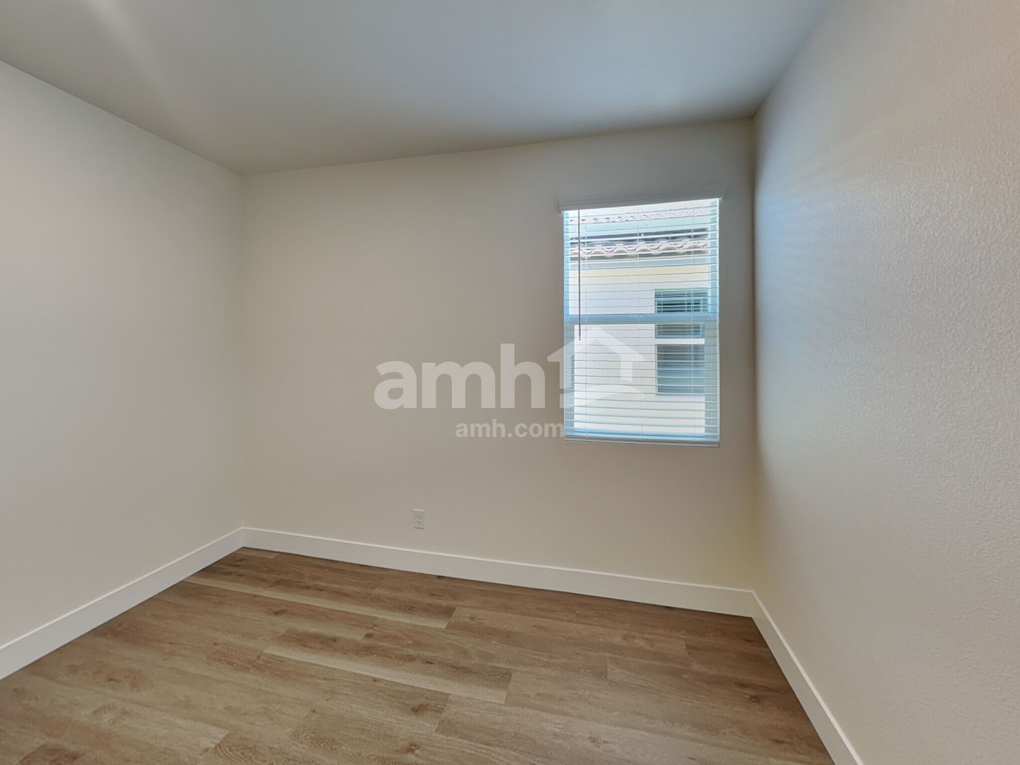 Building Photo - 874 English Primrose St