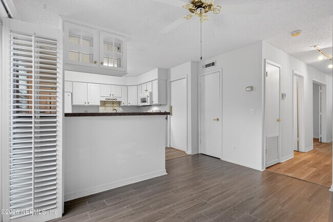 Building Photo - 4814 Windrush Ln