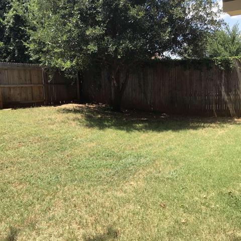 Building Photo - 2622 Meadowview Dr