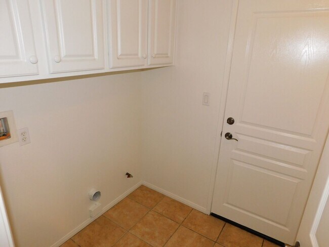 Building Photo - Exceptional 3 bed, 3.5 bath home in Irvine.