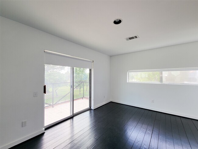 Building Photo - 2605 Calumet St