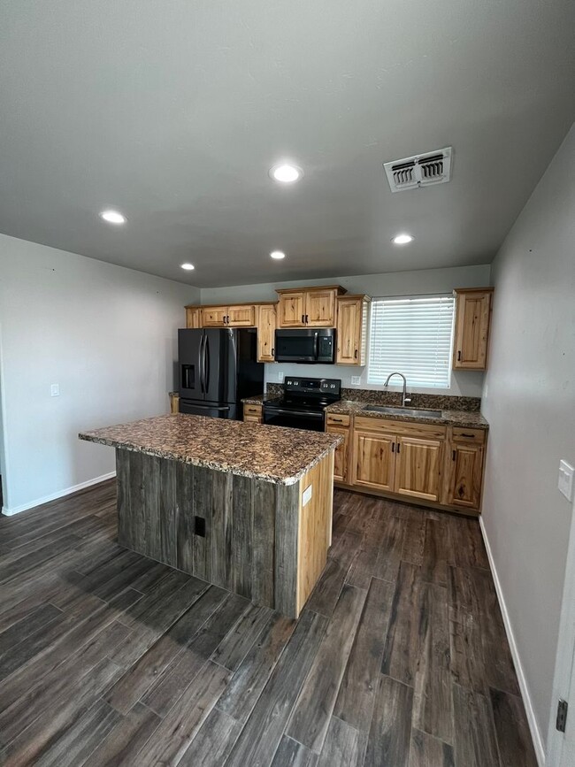 Building Photo - 1 Bed 1 Bathroom Casita UTILITIES INCLUDED!