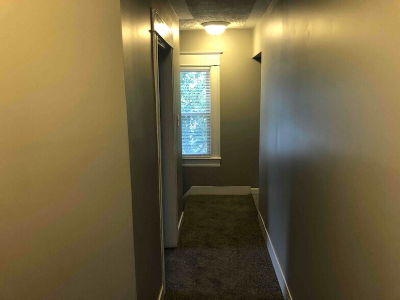 Building Photo - 527 Charles St