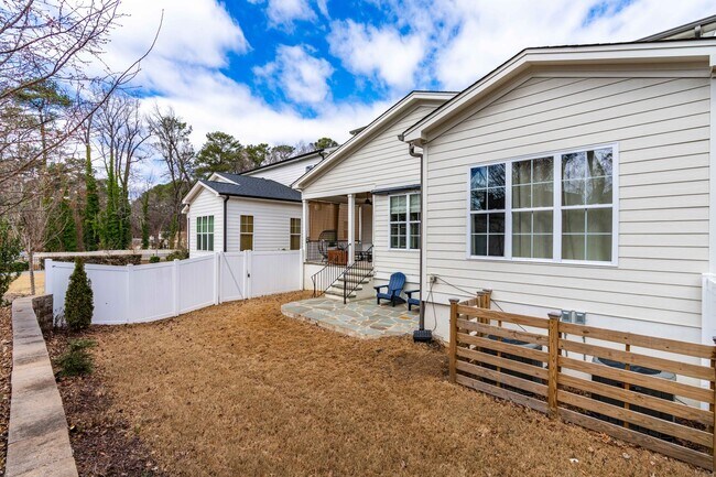 Building Photo - Incredible 5BD, 5BA North Raleigh Home with Bonus Room and Exercise Space