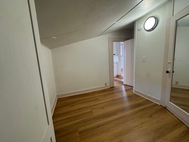 Building Photo - 316 Cliff St