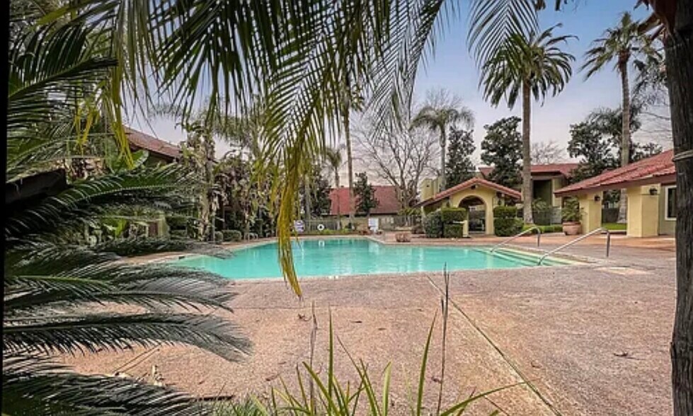 Building Photo - 2909 Huntington Blvd