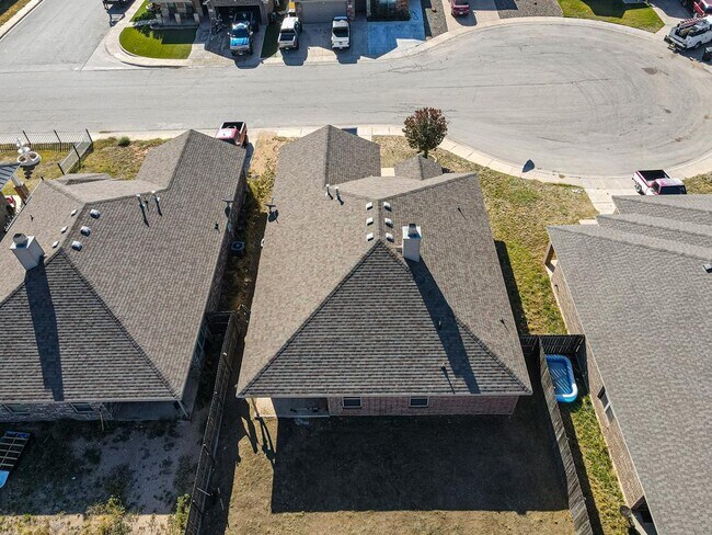 Building Photo - 705 E 96th St