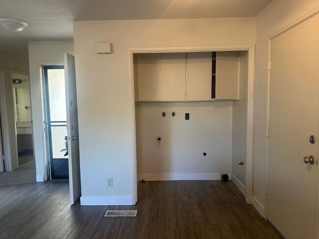 Building Photo - 55-0210