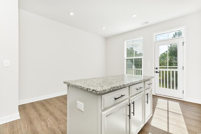 Building Photo - 303 Golan Cir