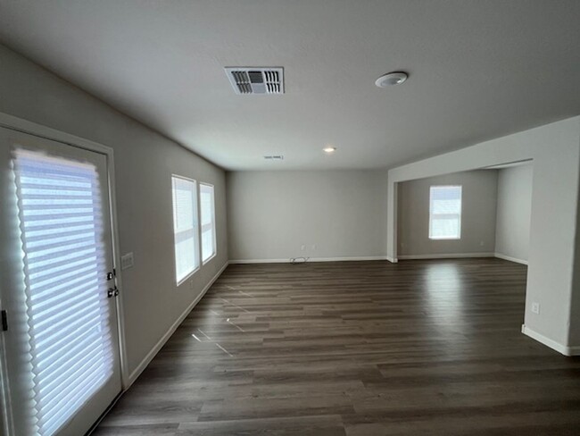 Building Photo - Newer Build 4 Bed/2 Bath In Arizona City
