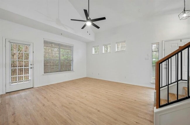 Building Photo - 1310 W Parmer Ln