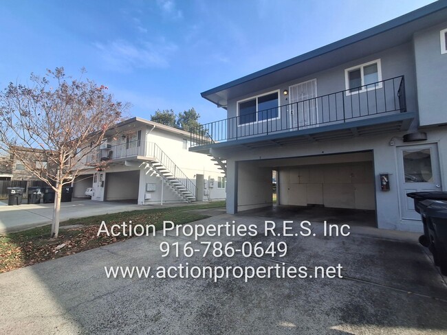 Building Photo - Single Level -Roseville Greens - 2 Bedroom...